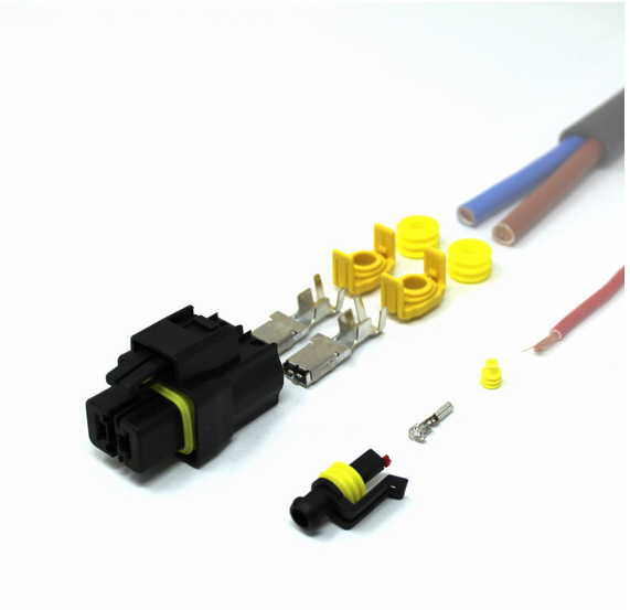 T&auml;ysinvertterin liit&auml;nt&auml;pistoke - ilman kaapelia