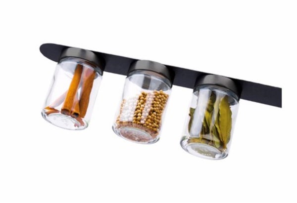 Magneettiset s&auml;ilytyspurkit liuskan kanssa